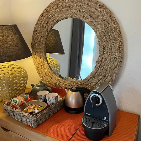 Le Calme De La Garrigue Bed & Breakfast *