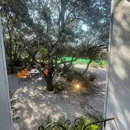 Le Calme De La Garrigue Nocleg ze śniadaniem Russan