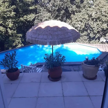 Le Calme De La Garrigue Russan