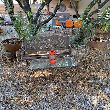 Le Calme De La Garrigue Alojamento de Acomodação e Pequeno-almoço Russan