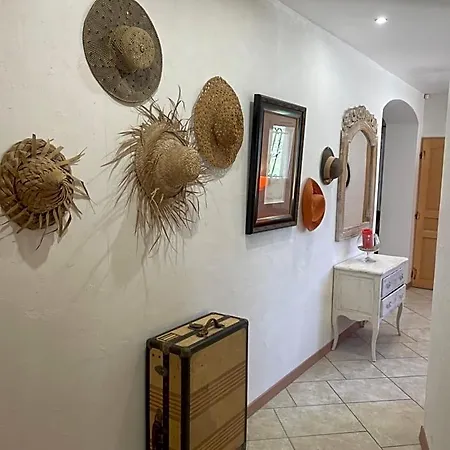 Le Calme De La Garrigue Bed & Breakfast