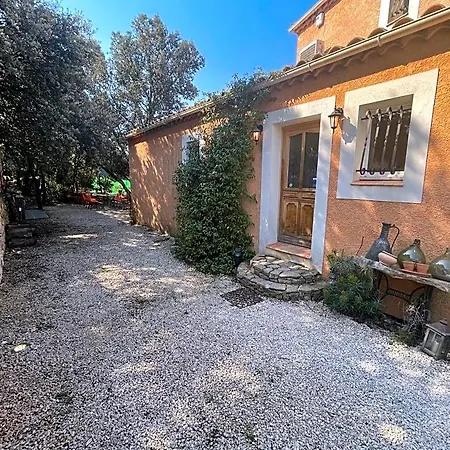 Le Calme De La Garrigue Bed and breakfast Russan