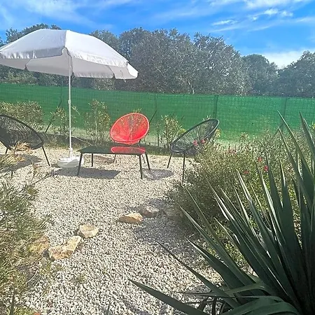 Bed and breakfast Le Calme De La Garrigue Russan