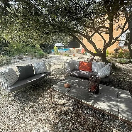 Le Calme De La Garrigue Bed and breakfast