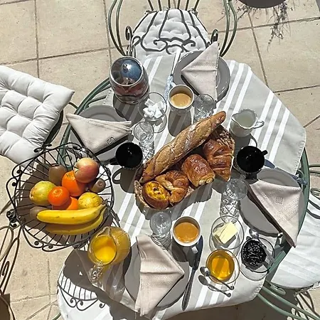 Le Calme De La Garrigue Bed & Breakfast Russan
