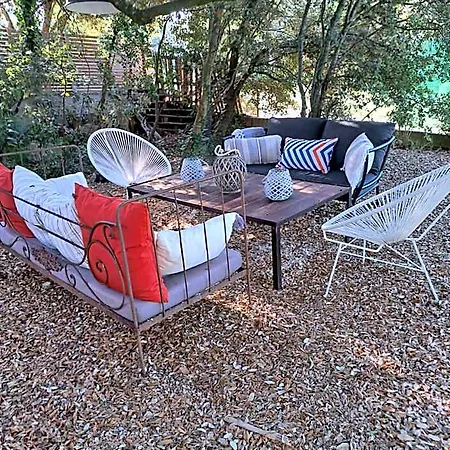 Le Calme De La Garrigue Bed & Breakfast